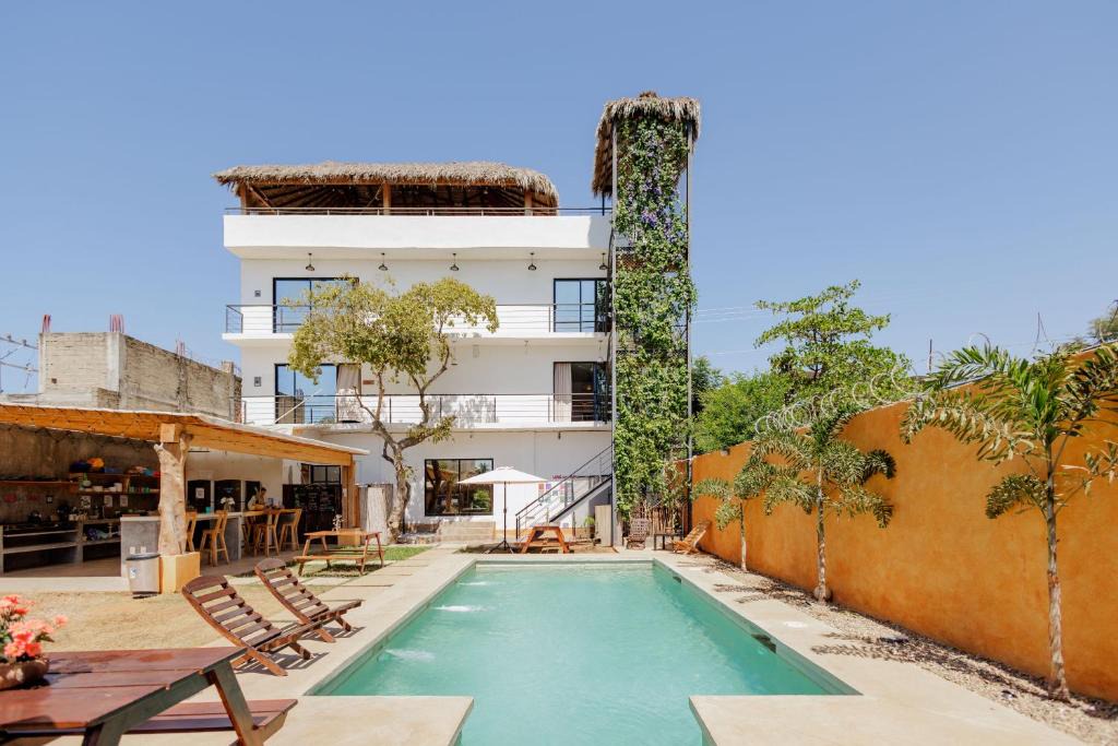 Los Tamarindos Hostel | SurfNest Tamarindos