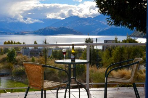 Wanaka House | Tawhiri - tranquility, space and stunning views in paradise