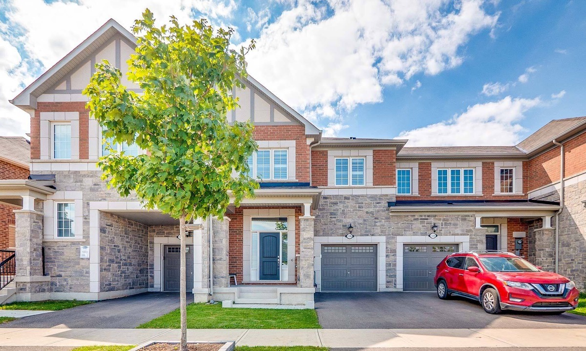 Milton House | "Temporary Tranquility Awaits: 3-Bedroom Townhome in Milton, Ontario