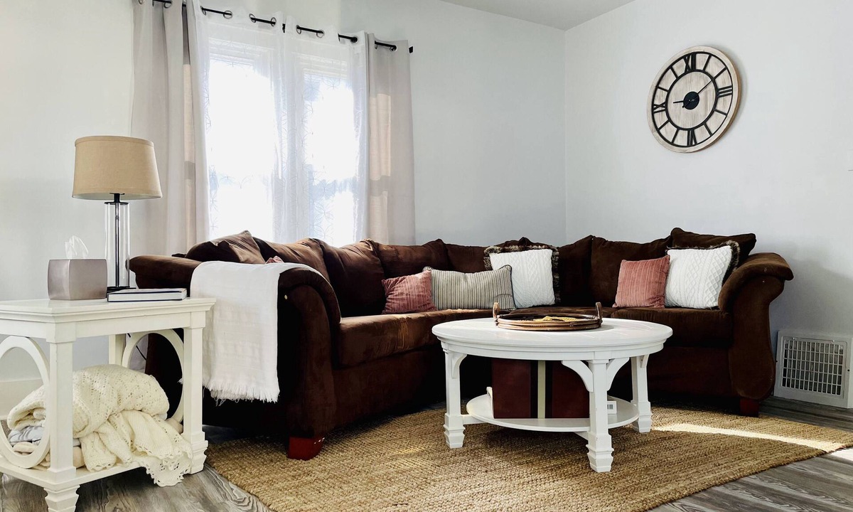 Evansville House | The Chic Shack | Centrally Located 2BR/1BA Home