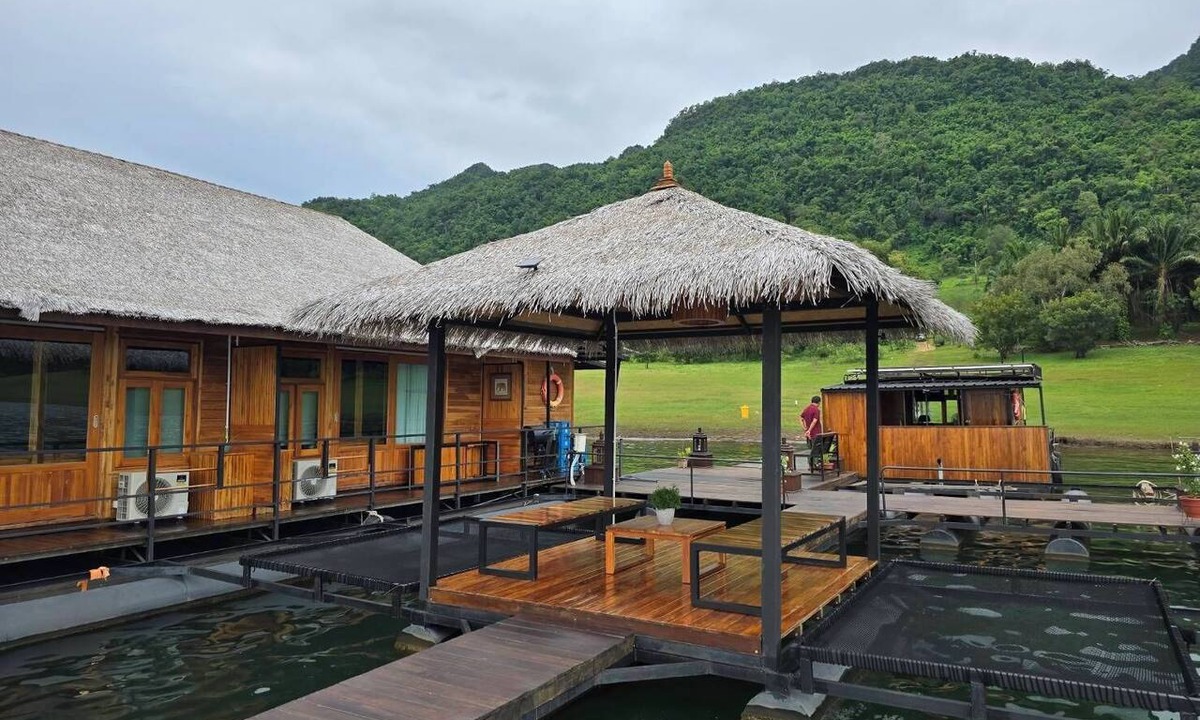 Thong Pha Phum Hotel | The Floating Lake House