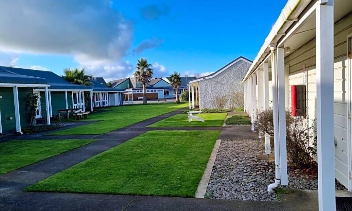 Hawera Hotel | The Furlong