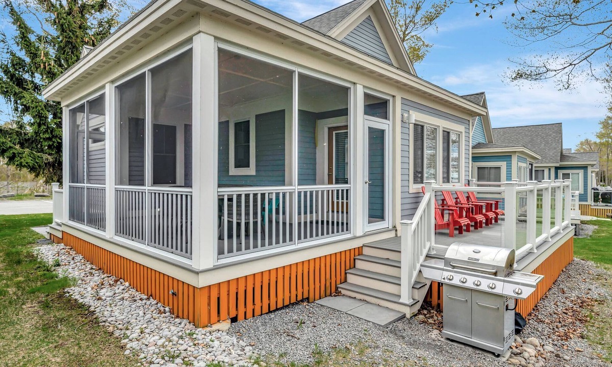 Cherry Valley House | The Harlequin - 20 Summer Village