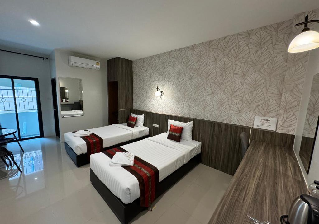 Ban Pa Yang Hotel | THE HUB SURATTHANl