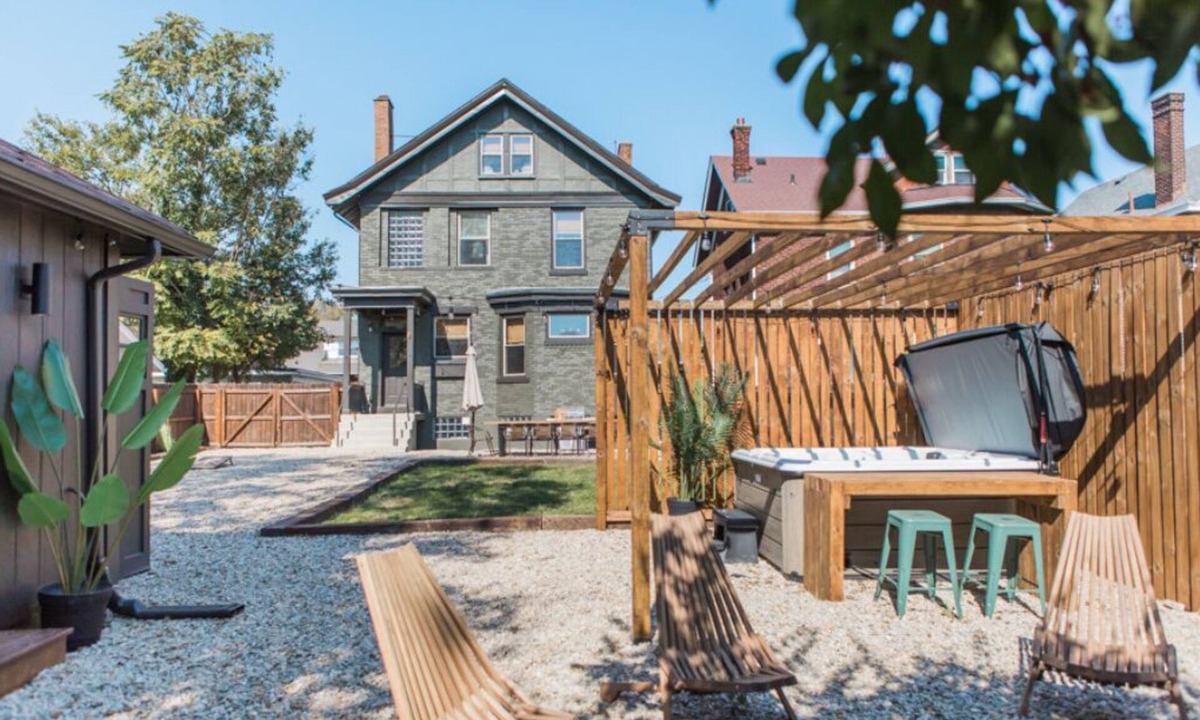 Mount Auburn House | The Lounge- Heated Private Bar, Hot Tub, Fire Pit, Sleeps 14