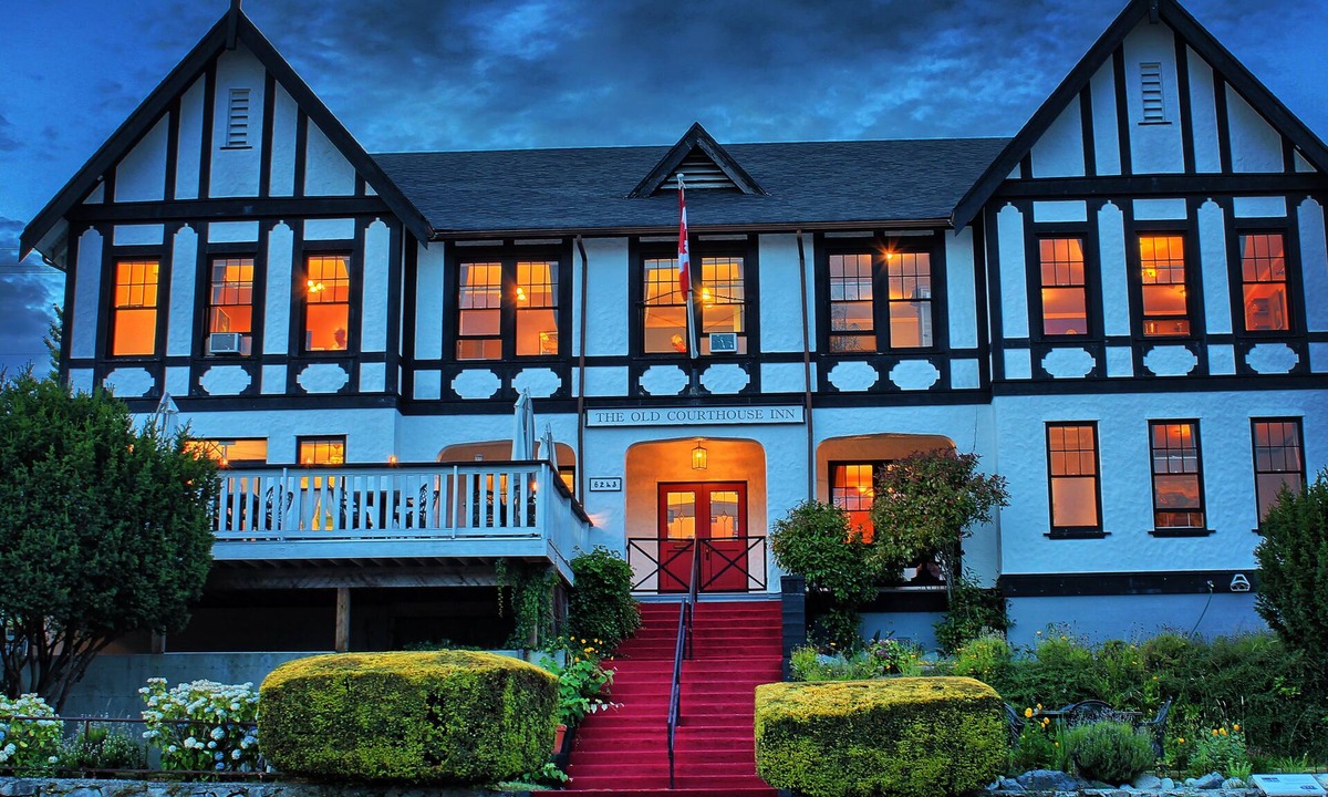 Historic Powell River Townsite Hotel | The Old Courthouse Inn