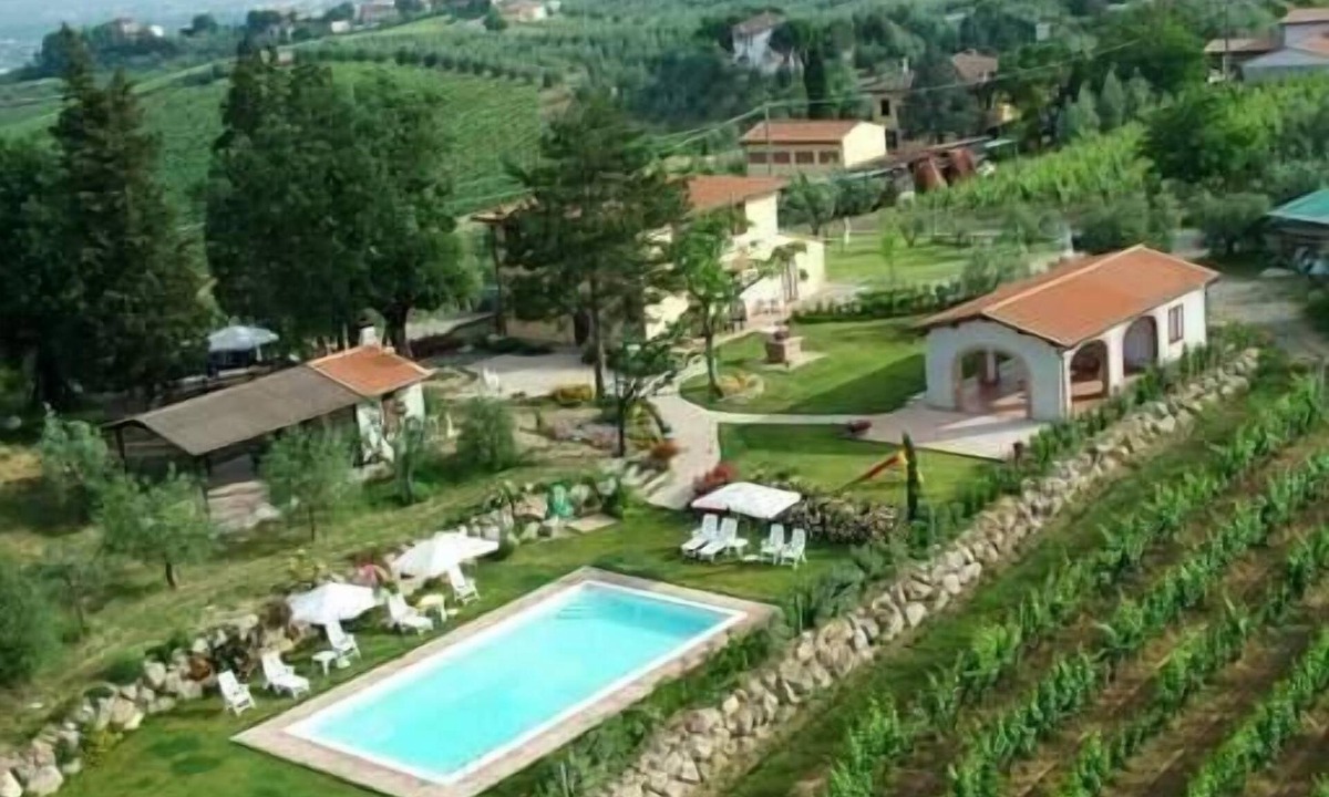 San Gimignano Apartment | The Pomegranate Apartment