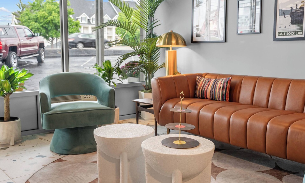Branson Theater District Hotel | The Retro Hotel