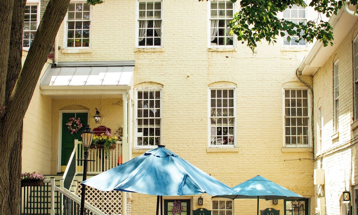 Old Town Fredericksburg Bed & Breakfast | The Richard Johnston Inn & 1890 Caroline House