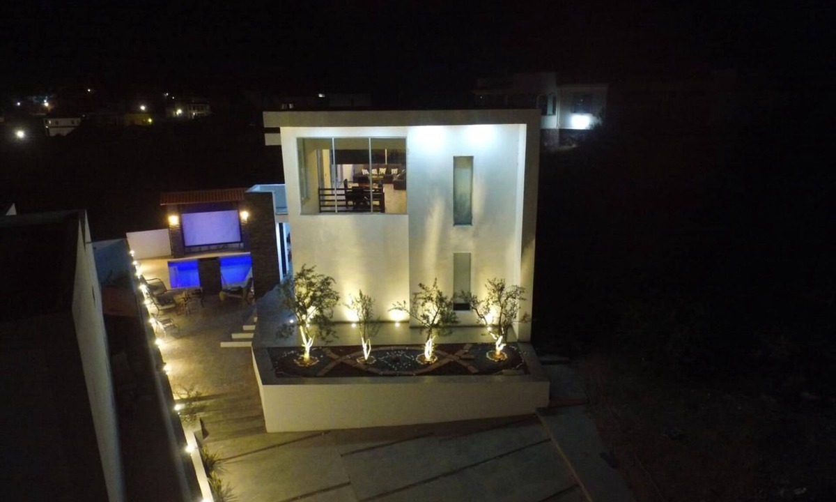San Carlos House | The Scenery, cinema ocean view and pool bar.