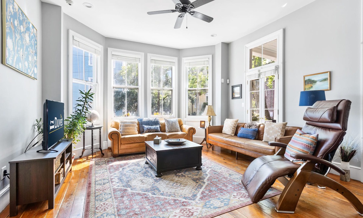 Cannonborough Elliotborough House | The Sunsetter | Only 1 block to King!