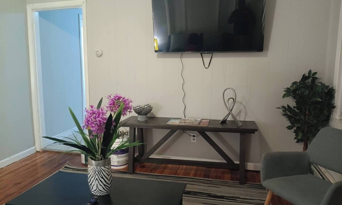 Wanskuck Apartment | The Town-Suite at Wanskuck NEW 2-BR APT Parking