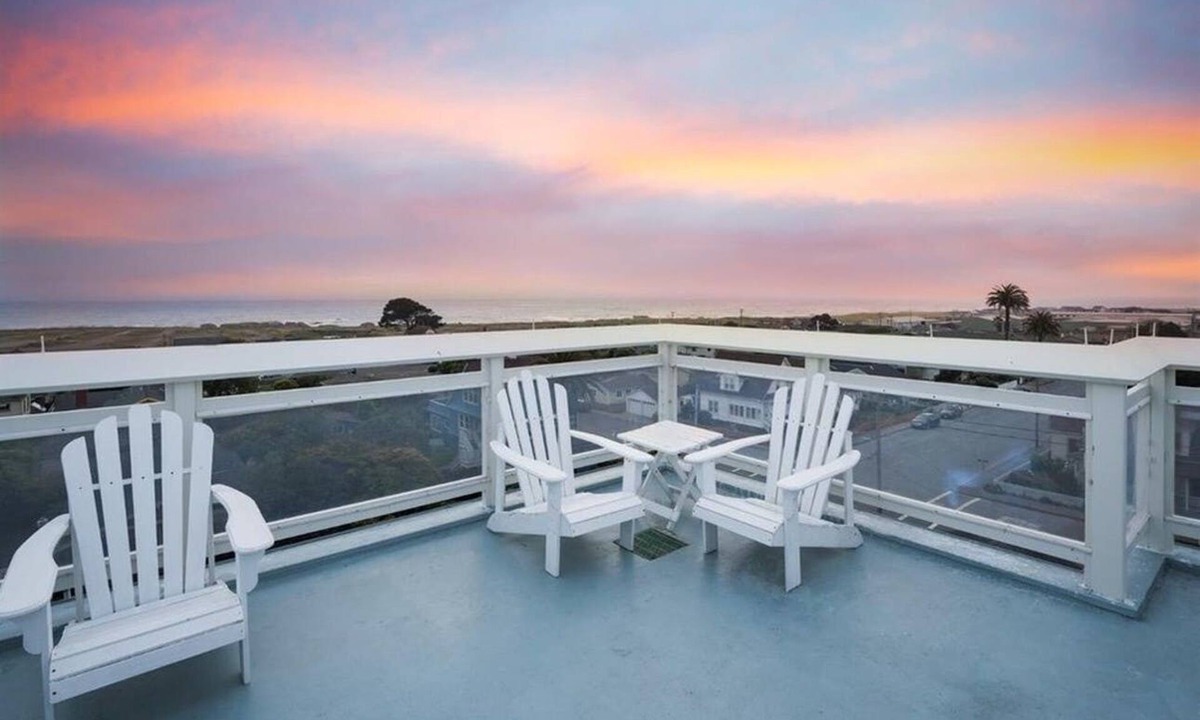 Fort Bragg Hotel | The Weller House