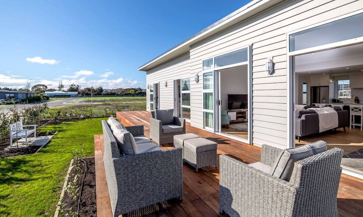 Martinborough Apartment | Three on Wilson | Modern 4BR, Seasonal Communal Pool Access & Walk to Town