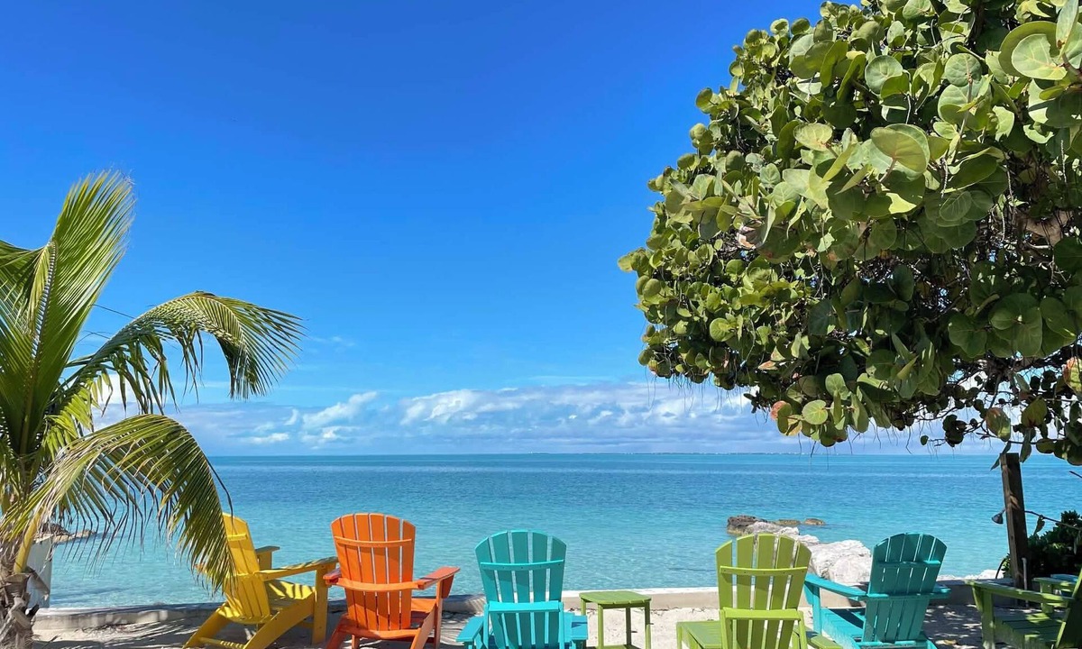 Lubbers Quarters Cay House | Tide's Edge-a Large 4B4B house in marvelous Marsh Harbour with AC, Private Dock