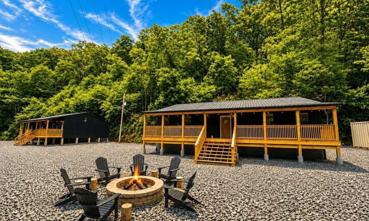 Red Jacket Cabin | Trailside Rodeo Lodge #G |4BR| Sleeps 12 | Hot Tub