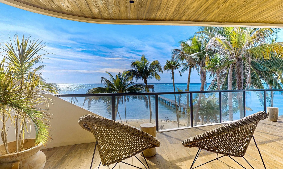 Tulsayab Apartment | Tranquil beachfront getaway with amazing views, outdoor pool