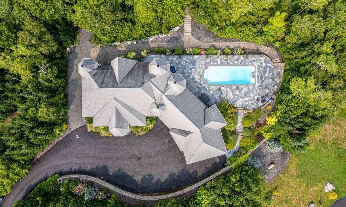 Prospect Bay House | Tranquil Chateau on Moody Lake