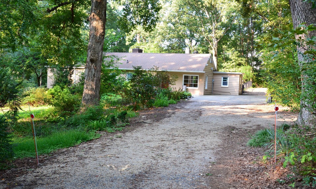 Fredericksburg House | Tranquility, Civil war park walk, and sauna