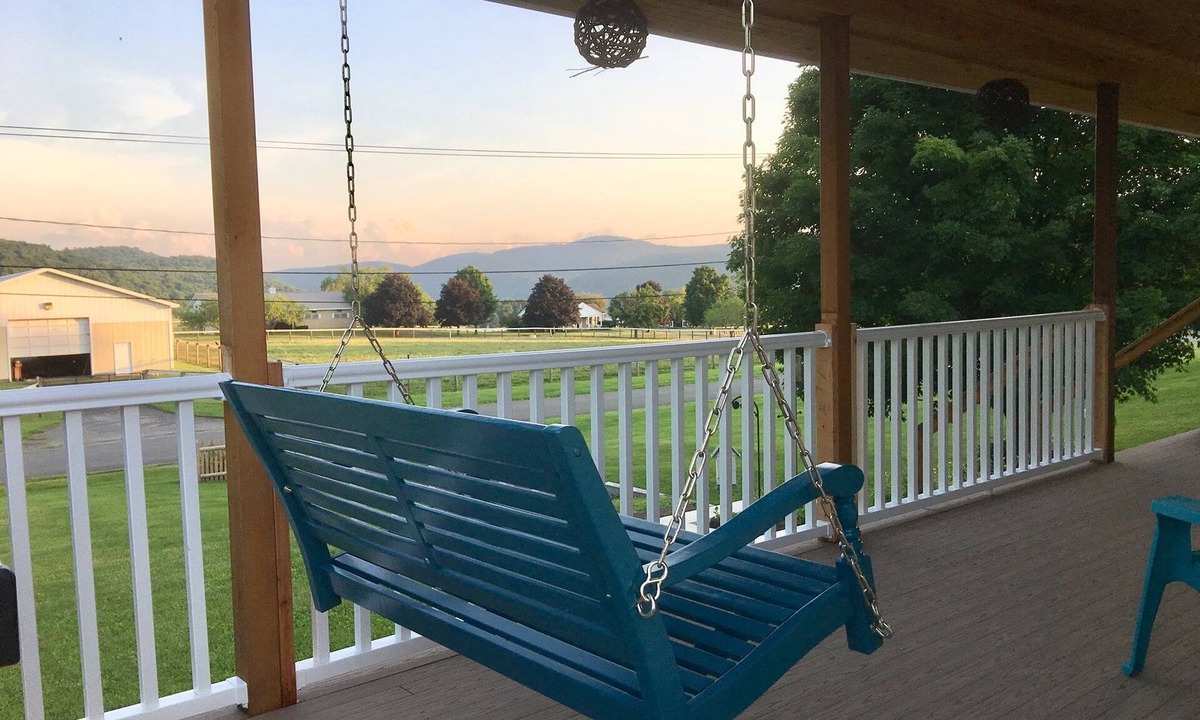 Amenia House | TREEMENDOUS VIEWS COTTAGE