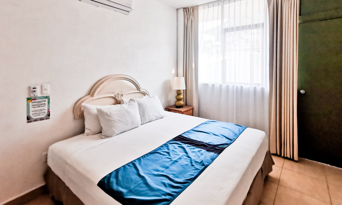 Emiliano Zapata Hotel | Tropicus 17 Romantic Zone Suite Room with Balcony