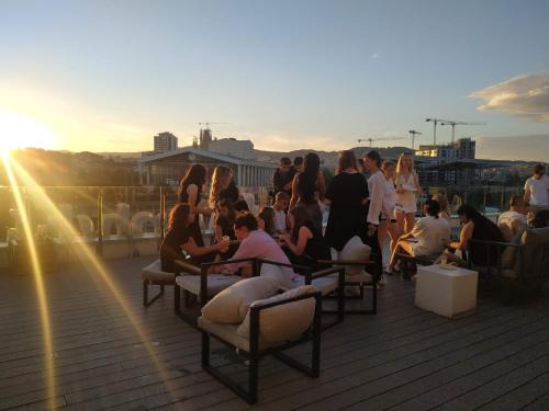 El Parc i la Llacuna del Poblenou Hostel | Twentytu Hostel Barcelona