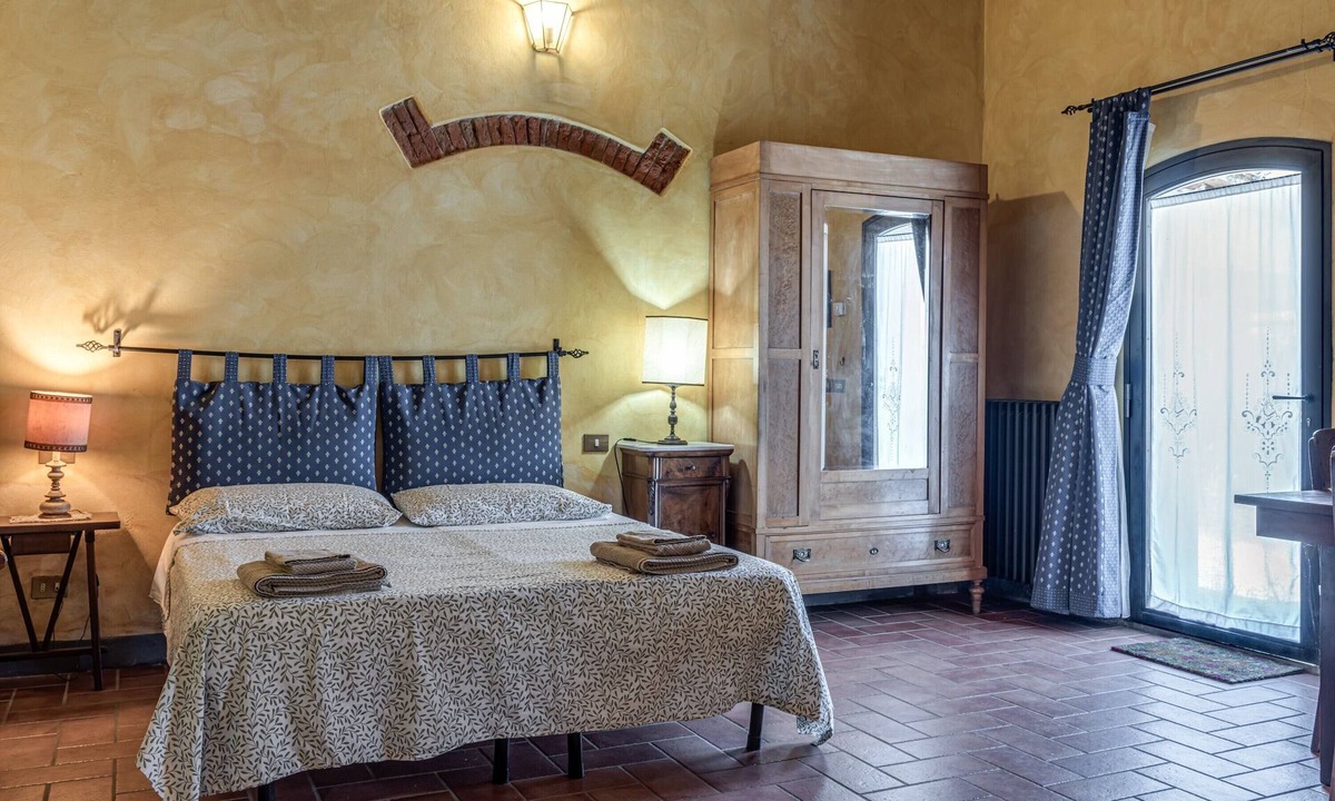 Pontassieve Apartment | Uliveto – with Shared Pool, Wi-Fi, and Air Conditioning
