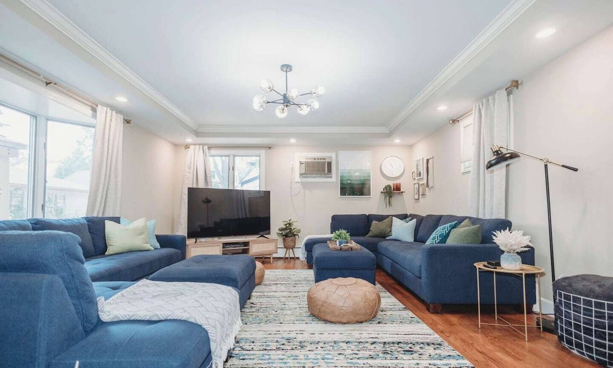 Macalester - Groveland House | Ultimate Group Stay in St Paul – 8 beds