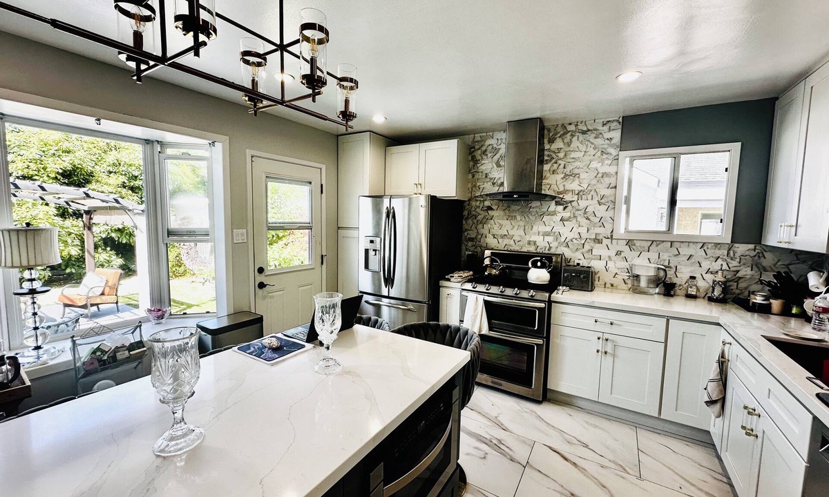 Torrance House | Unique One Bedroom with a Private Bath