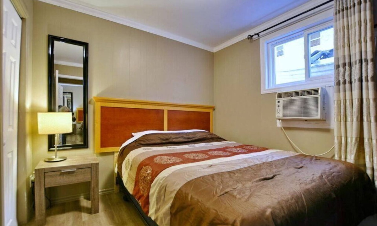 Wasaga Beach Cabin | UNIT 2 2BR Beach Suite 5-Min Walk to Beach Kitchen BBQ Parking