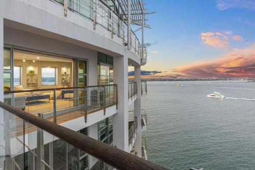 Auckland Central Business District Apartment | Unrivalled 3 Bed Residence Epic Harbour Views
