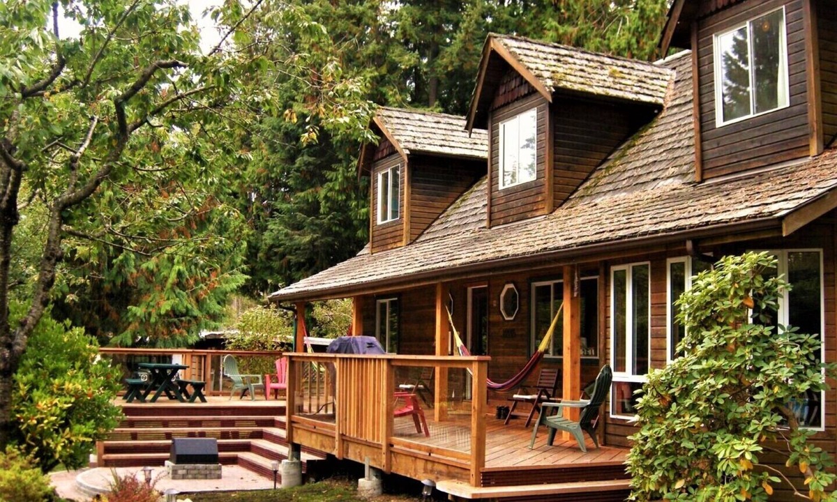 Roberts Creek Hostel | Up The Creek Backpacker's Lodge