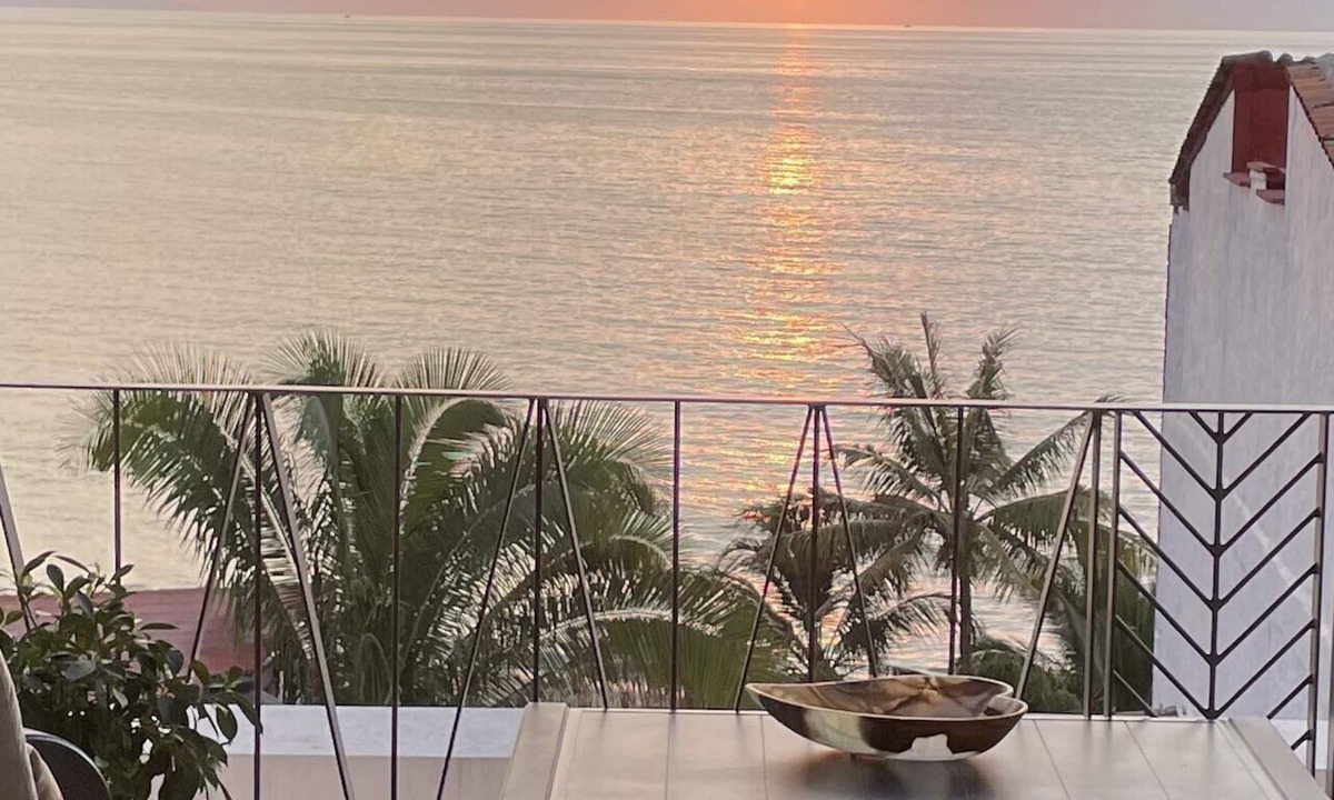 Amapas Condo | V177 LUXURY 1892 SQ FT 2 BEDROOM CONDO ROMANTIC ZONE 1/2 BLOCK LOS MUERTOS BEA