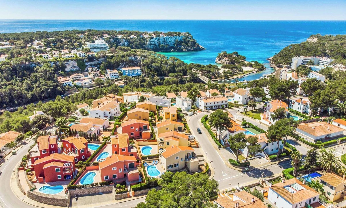 Serpentona Villa | Villa Alicia - modern villa with pool, Wi-Fi, A/C & ping-pong in great location!