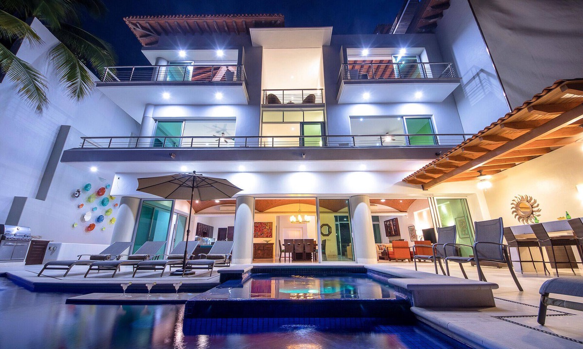 South Shore Hotel Area Villa | VILLA AZUL PACIFICO Ocean-front Villa 5 minutes from town.