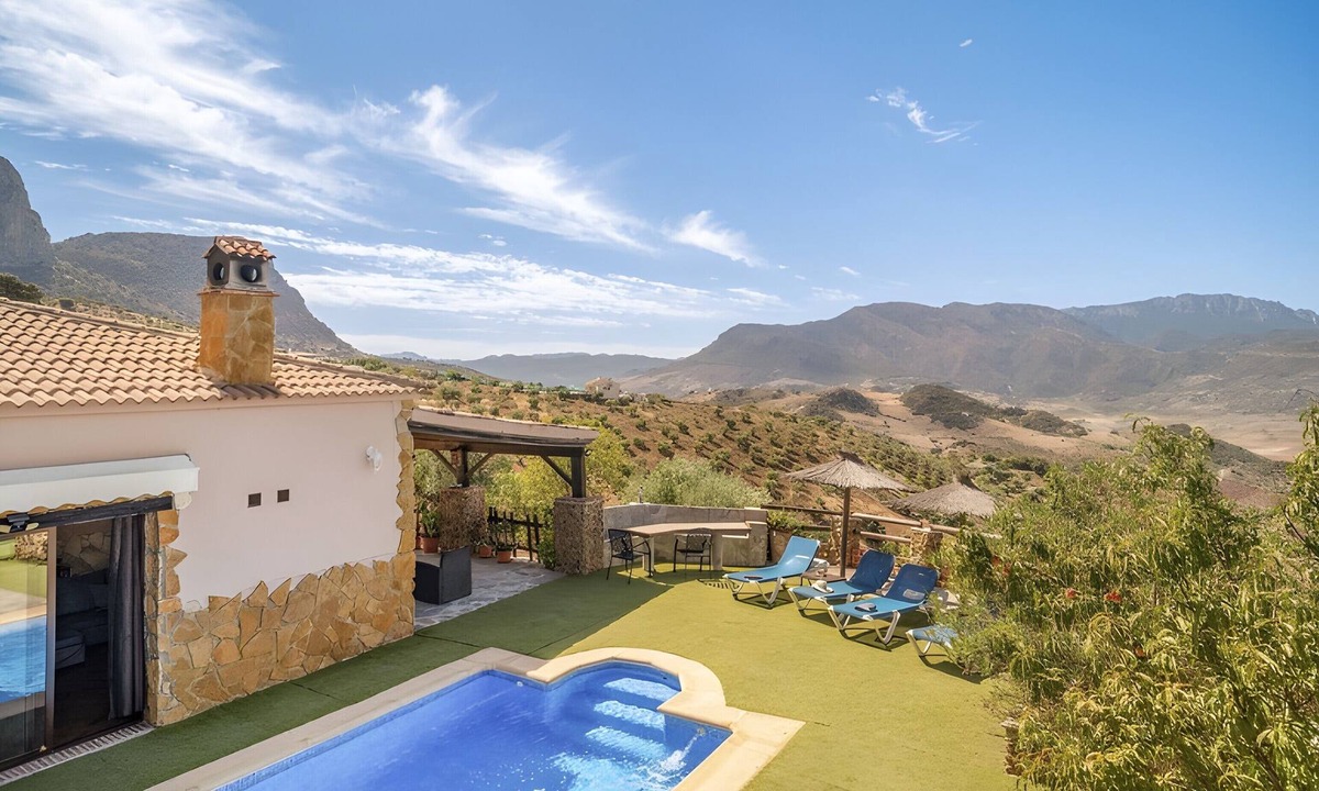 El Gastor House | Villa 'La Cañada' with Lake Views, Wi-Fi and Air Conditioning