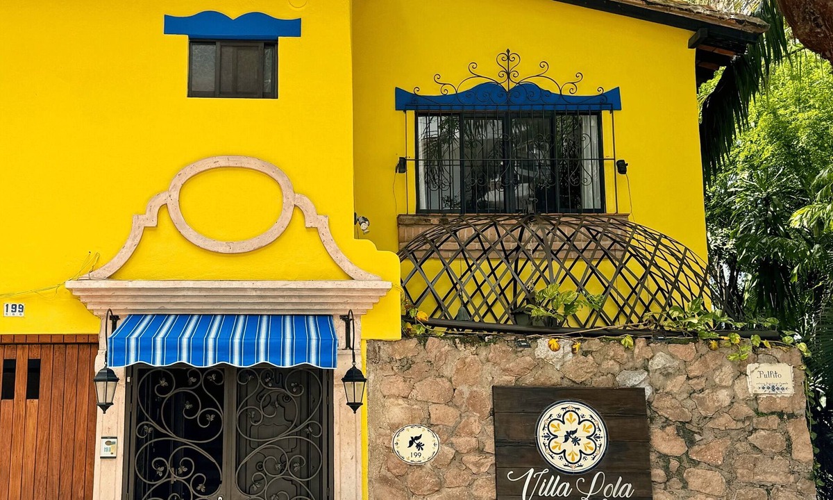 Amapas Villa | Villa Rental - Close walk to beach!