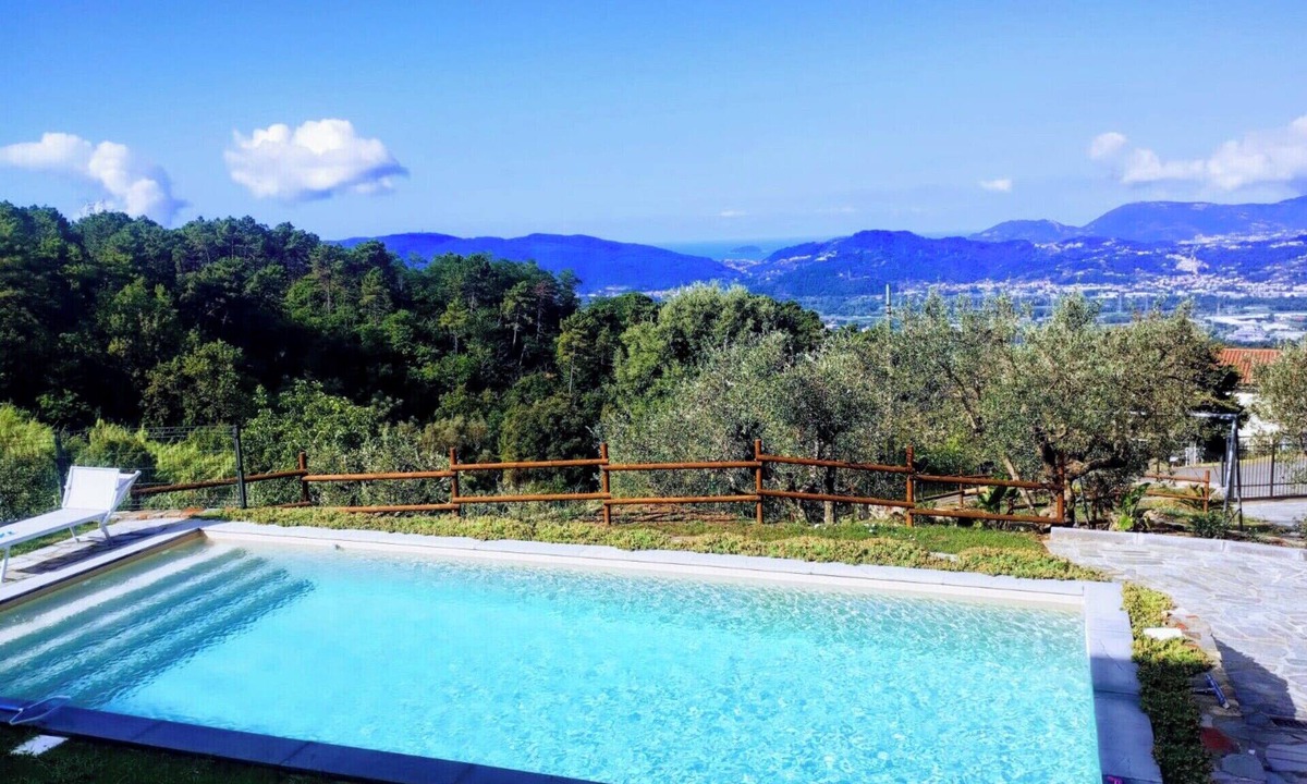 Sarzana Villa | Villa Terrace Vert, 12 seats, Saltwater pool, A/C, gym, BBQ