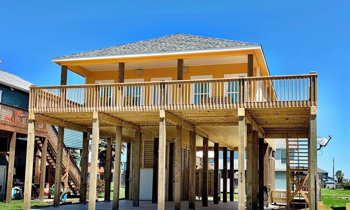 Crystal Beach House | Vitamin Sea! 3 Bedroom 2 Bath, Beach Access, WIFI!