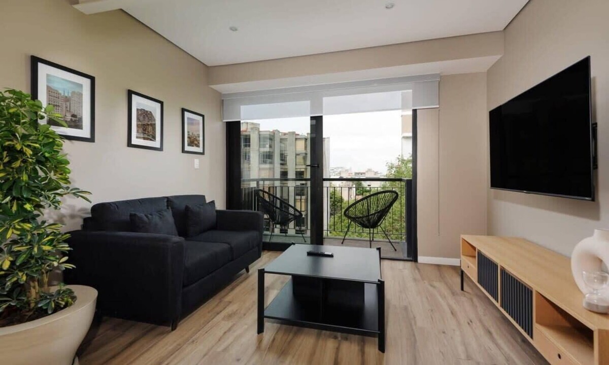 Hipodromo Apartment | w* | Vibrant 2BR with Balcony in Condesa