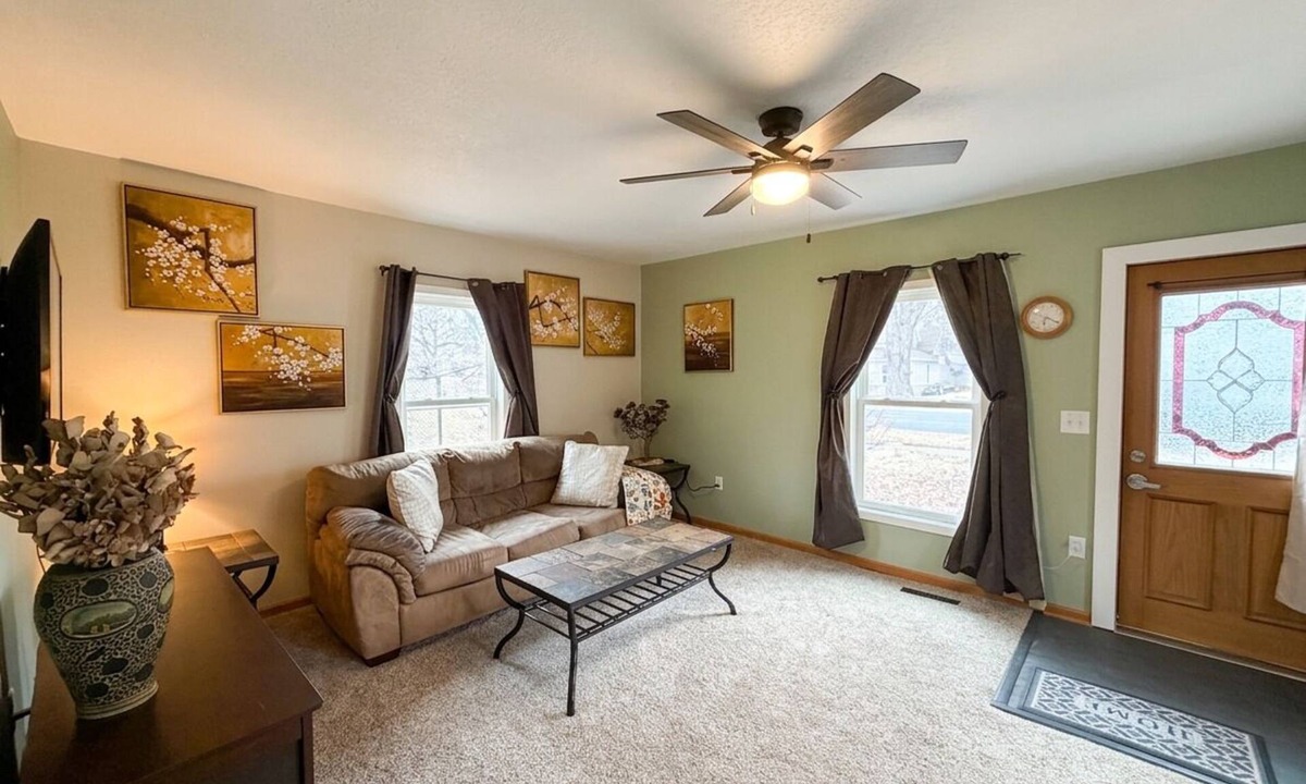 River Falls House | Walk to Kinni River & Downtown - Honeydew Cottage