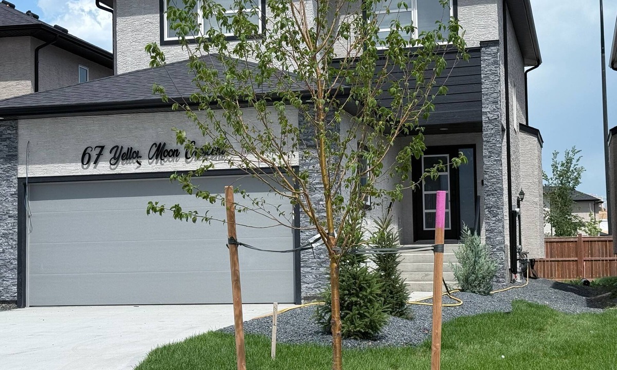 Winnipeg House | Warm, Inviting Basement Suite Quiet Stay in a Safe, Upscale Area