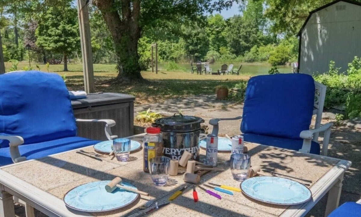 White Stone House | Waterfront Blue Crab Cottage/Dock, Fire Pit & Screened porch