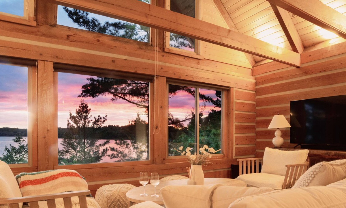 Parry Sound Cottage | Waterfront Cottage Perfect for IceFishing, Skating, Hiking and Snowmobile Trails