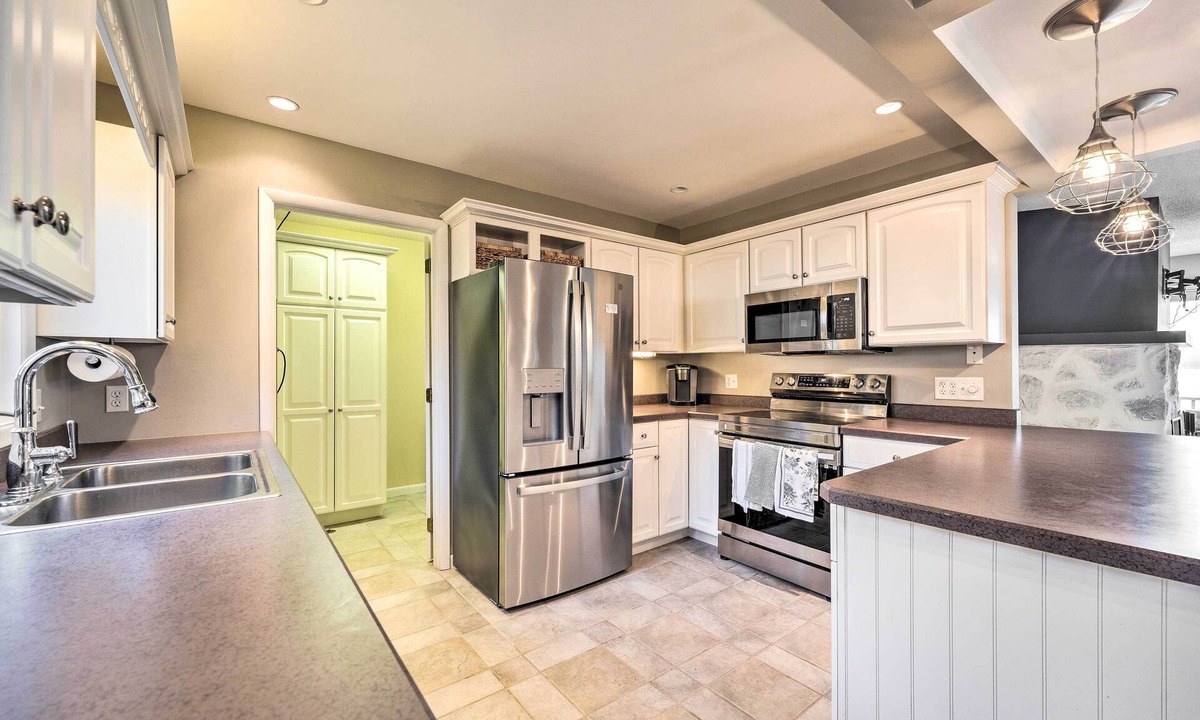 Niobe Condo | Waterfront Dewittville Condo w/ Furnished Balcony!