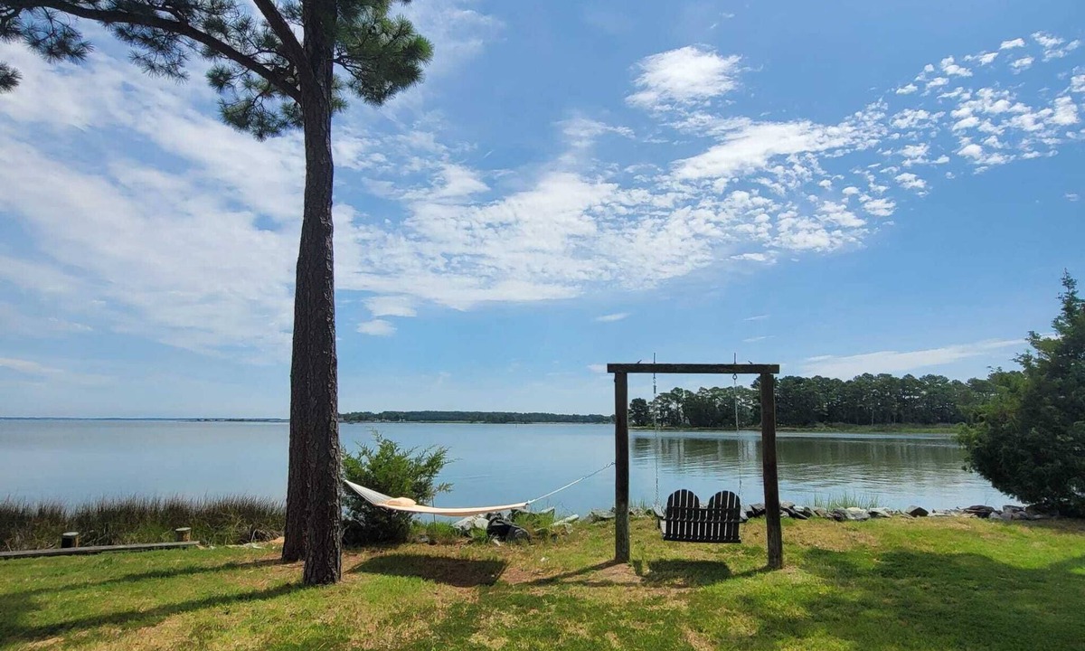 Cambridge House | WATERFRONT! *HOT TUB* 3 bedroom Oasis on 2+ acres - Sleeps 8