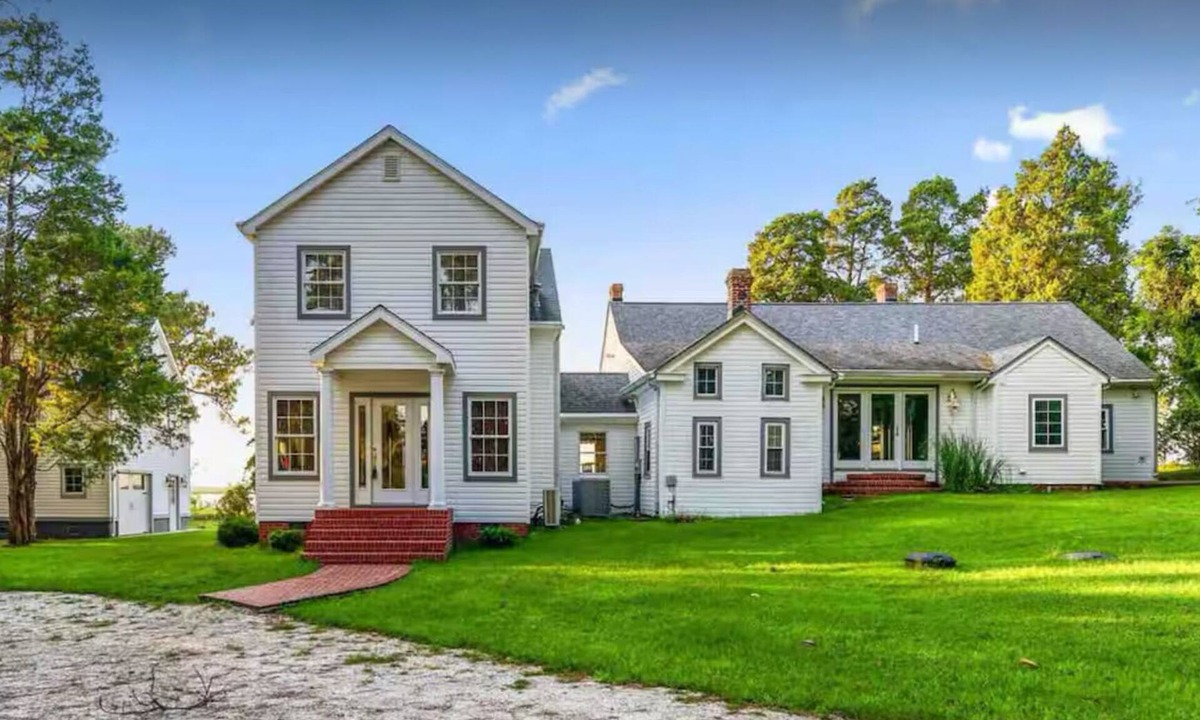 Mount Vernon House | Waterfront Retreat w/Private Beach and Dock