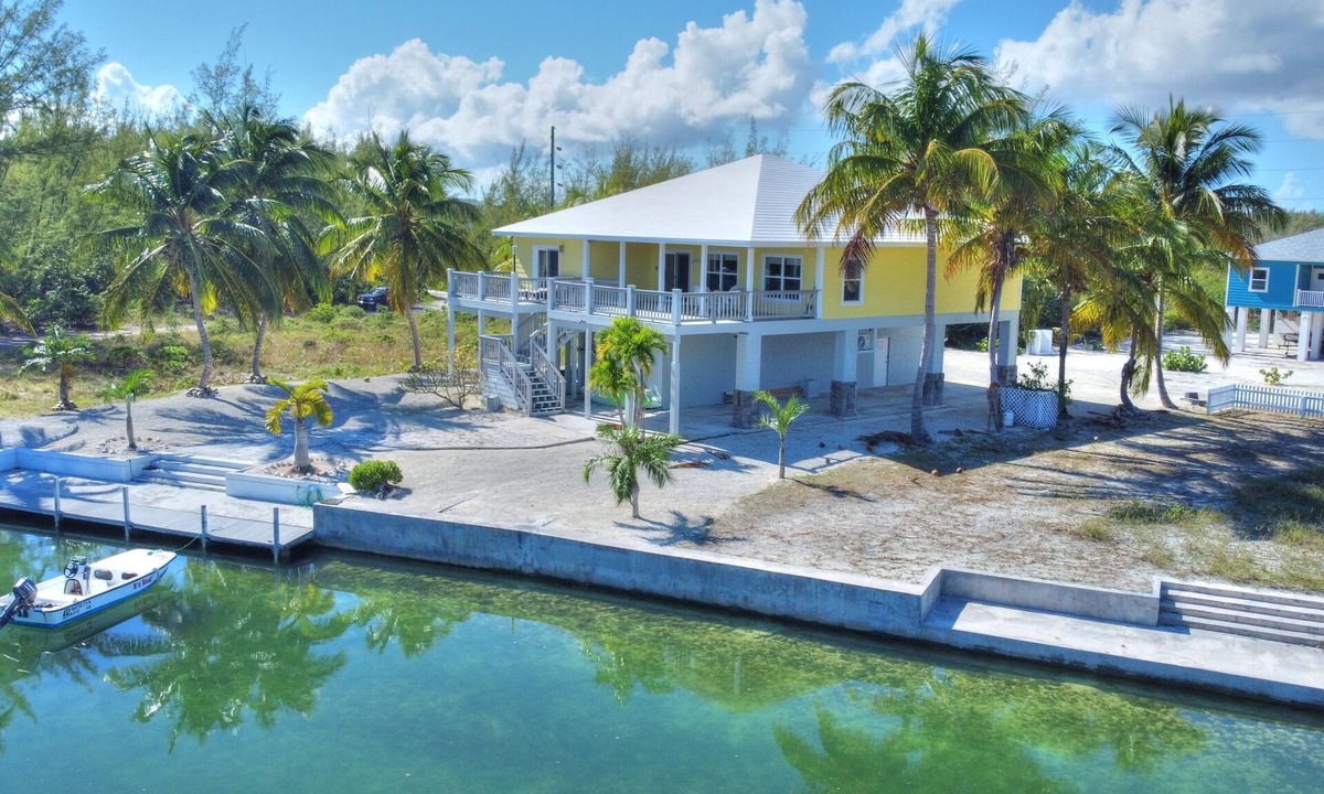 Cherokee Apartment | Waterfront Studio,300yds to stunning beach & DIY bonefish flats,Boat available