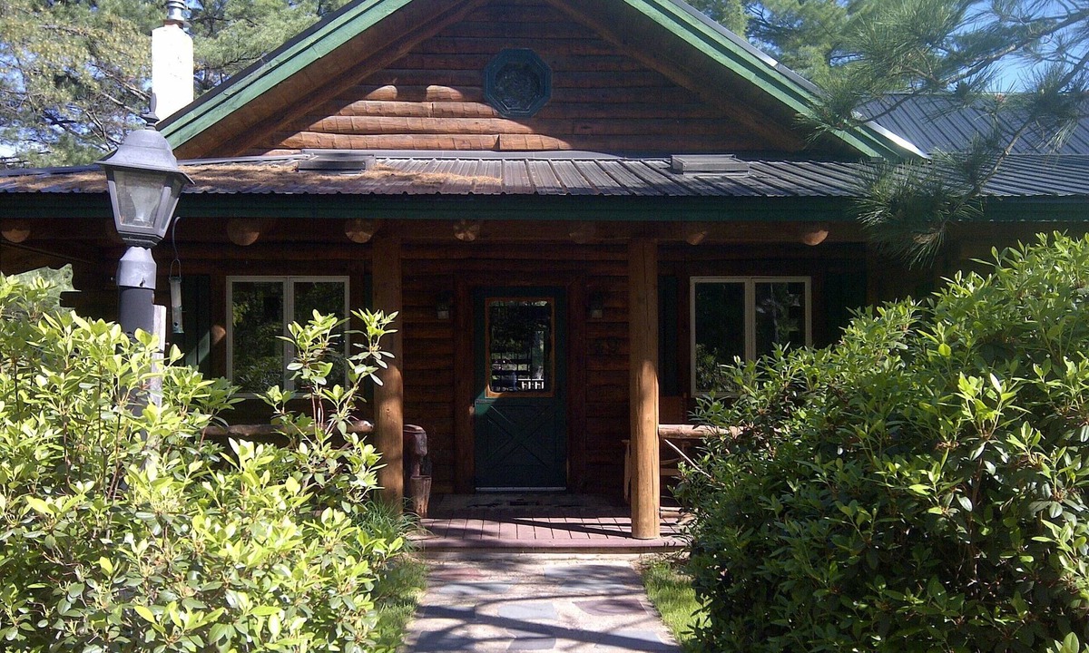 Chocorua Ski and Beach Cabin | Wicked-Awesome Log Cabin