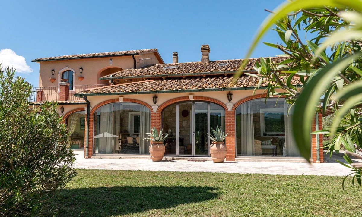 Manciano Villa | Wonderful private villa for 9 people with A/C, private pool, WIFI, patio and pets allowed